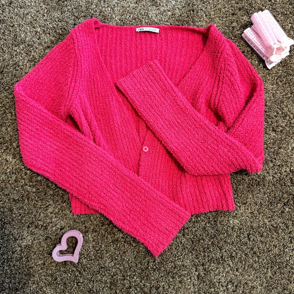 Zara cardigan in hot pink
Only worn once
Size L